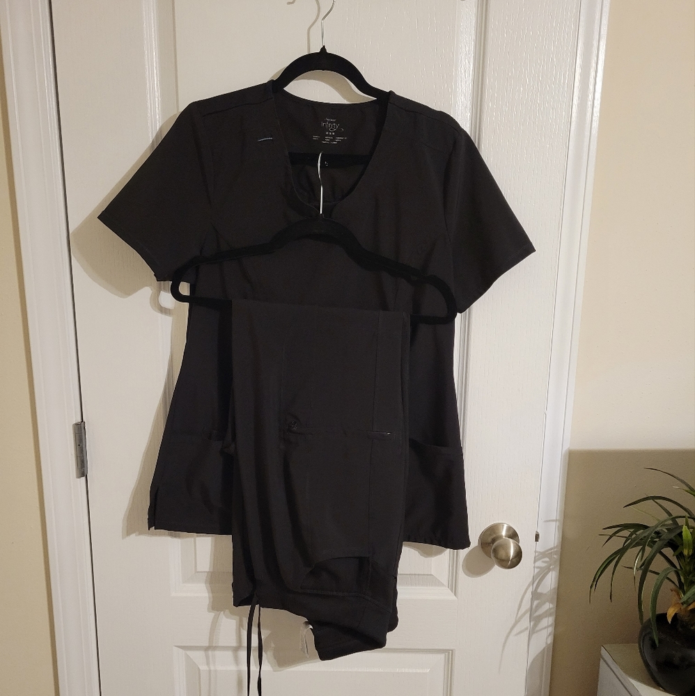 Cherokee Infinity Black Scrub Set Medium